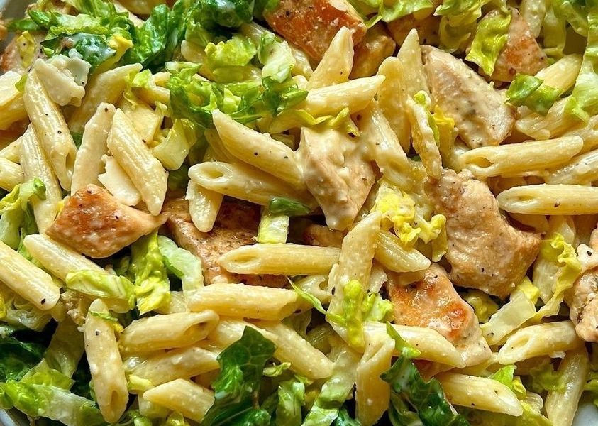 Nudelsalat mit Parmesan Knoblauch Dressing und Rucola – Tortekuchen