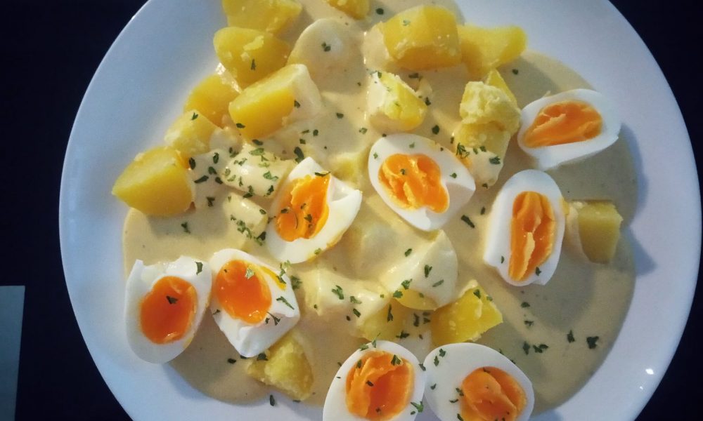 SALZKARTOFFELN MIT SENFSAUCE UND WACHSWEICHE EIER – Tortekuchen