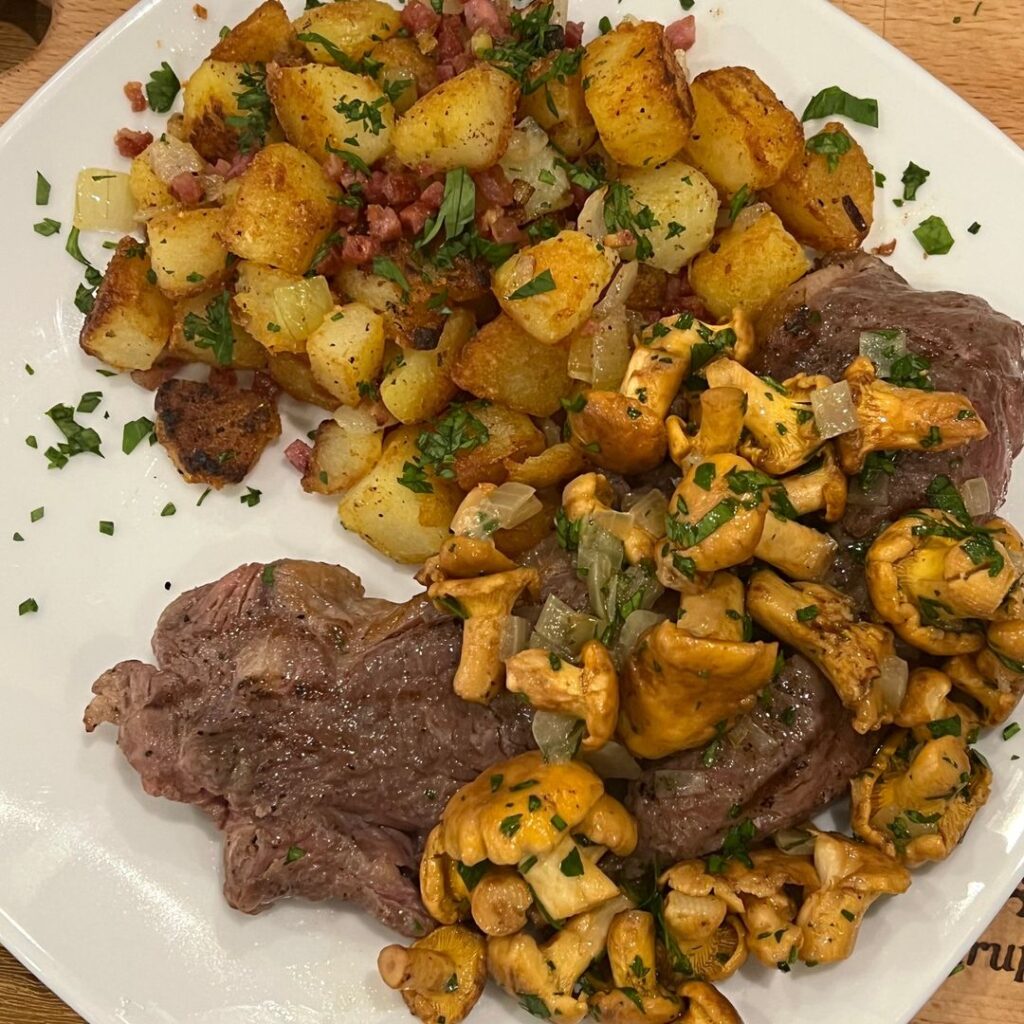 Steak mit Pfifferlingen und Bratkartoffeln – Tortekuchen