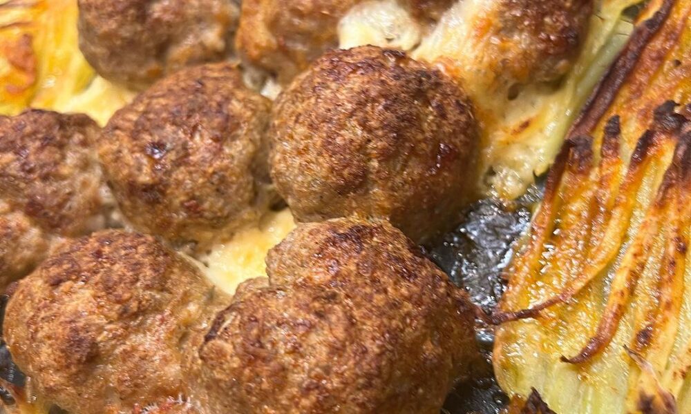 Ofenfrikadellen mit Käsewürfeln und Kartoffeln – Tortekuchen